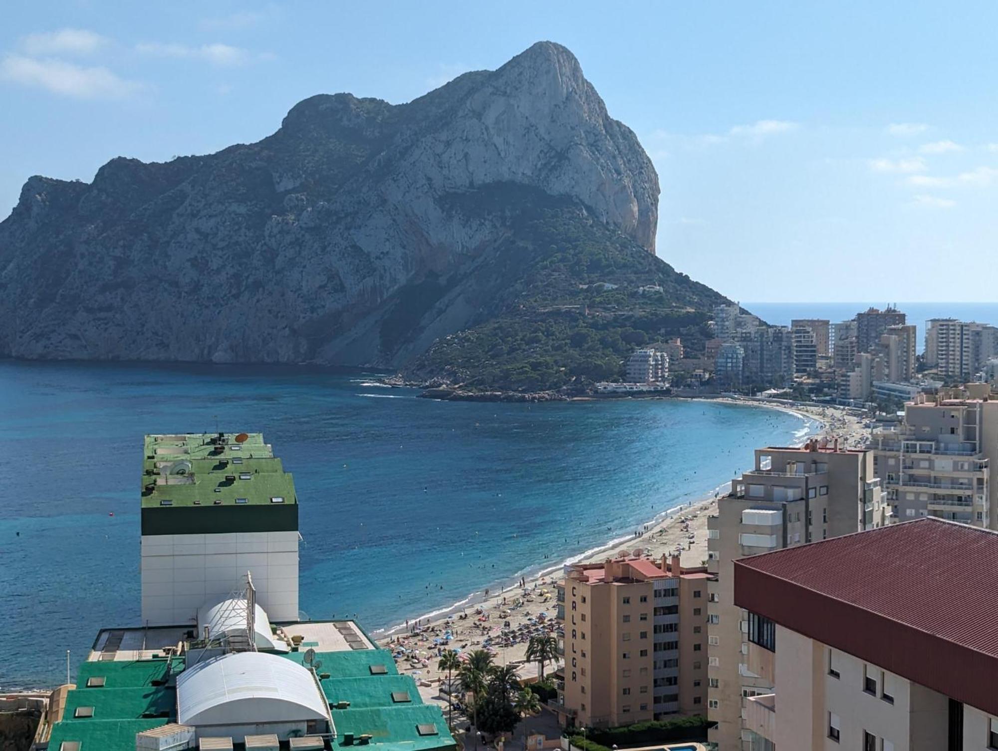 100 M From Fossa Beach In Calpe Kültér fotó