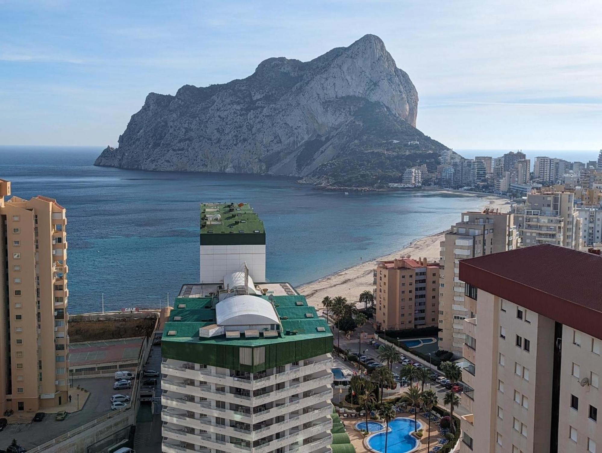 100 M From Fossa Beach In Calpe Kültér fotó